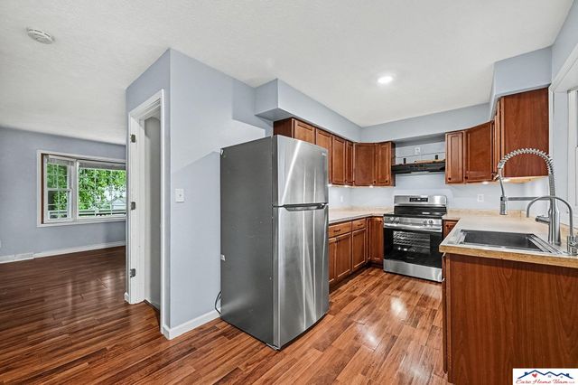 203 E 7th Street, Papillion, NE 68046