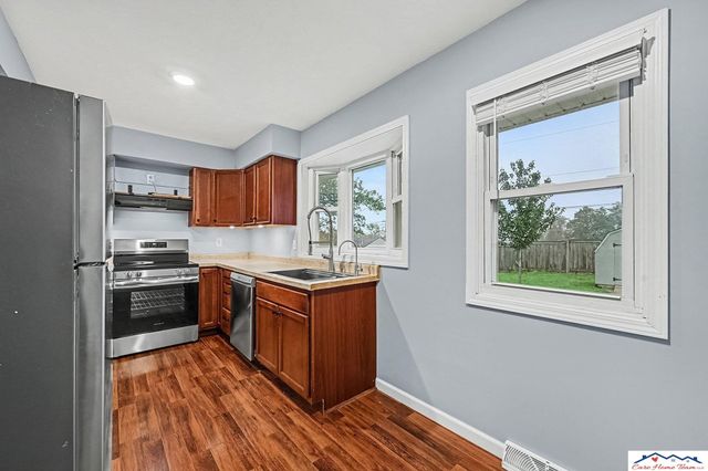 203 E 7th Street, Papillion, NE 68046