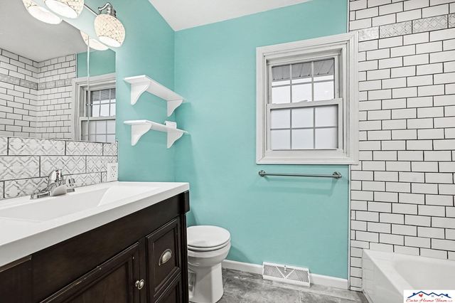 203 E 7th Street, Papillion, NE 68046