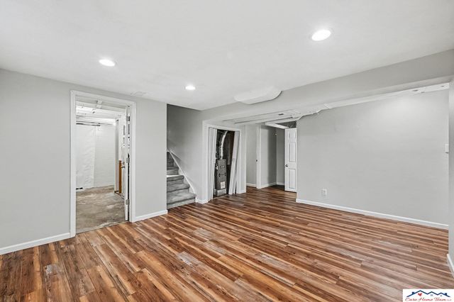 203 E 7th Street, Papillion, NE 68046