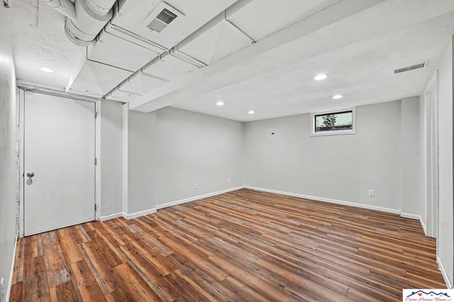 203 E 7th Street, Papillion, NE 68046