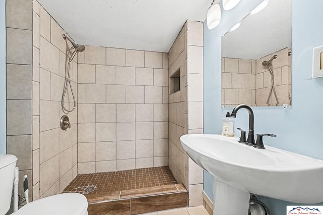 203 E 7th Street, Papillion, NE 68046