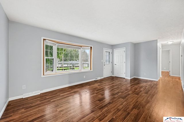 203 E 7th Street, Papillion, NE 68046