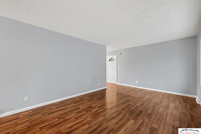 203 E 7th Street, Papillion, NE 68046