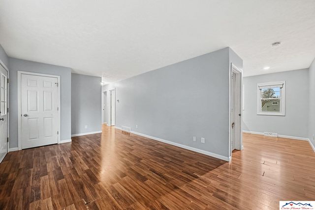 203 E 7th Street, Papillion, NE 68046