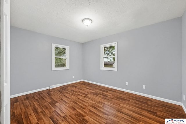 203 E 7th Street, Papillion, NE 68046