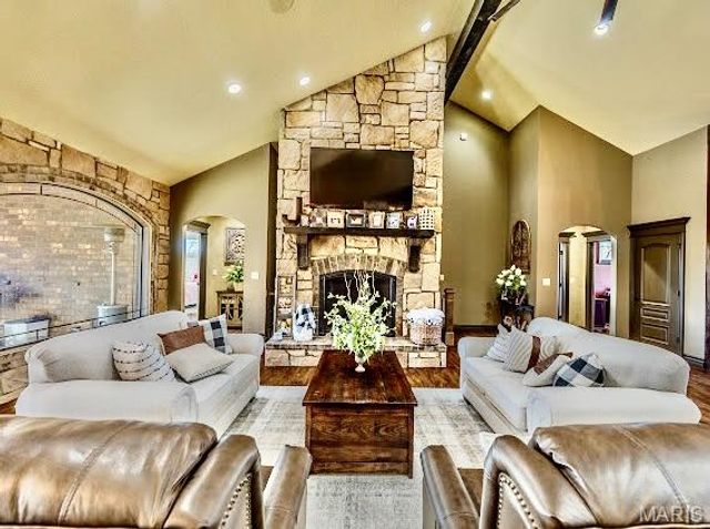 23900 Emerson Road, Lebanon, MO 65536