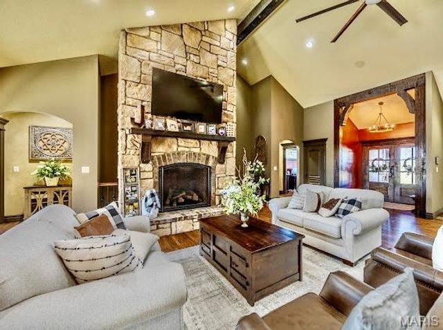 23900 Emerson Road, Lebanon, MO 65536