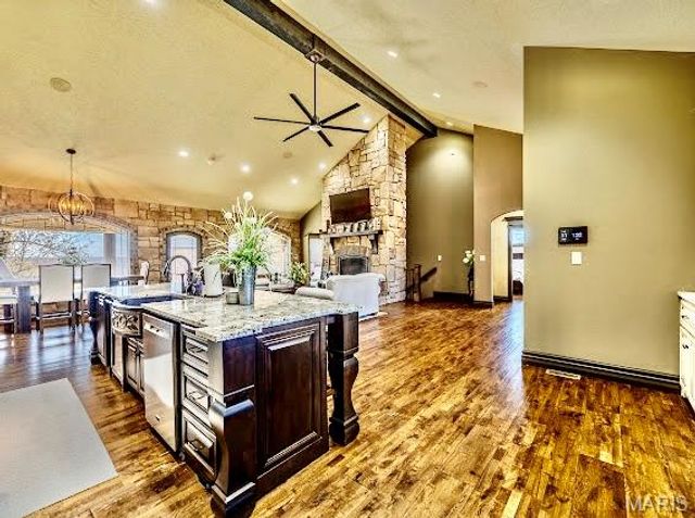 23900 Emerson Road, Lebanon, MO 65536