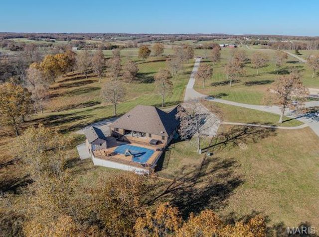 23900 Emerson Road, Lebanon, MO 65536