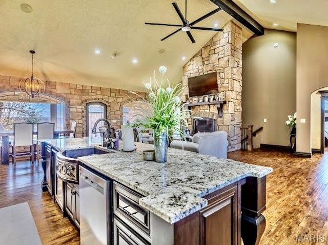 23900 Emerson Road, Lebanon, MO 65536