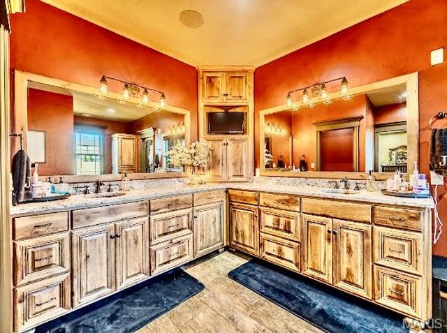 23900 Emerson Road, Lebanon, MO 65536