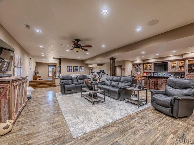 23900 Emerson Road, Lebanon, MO 65536