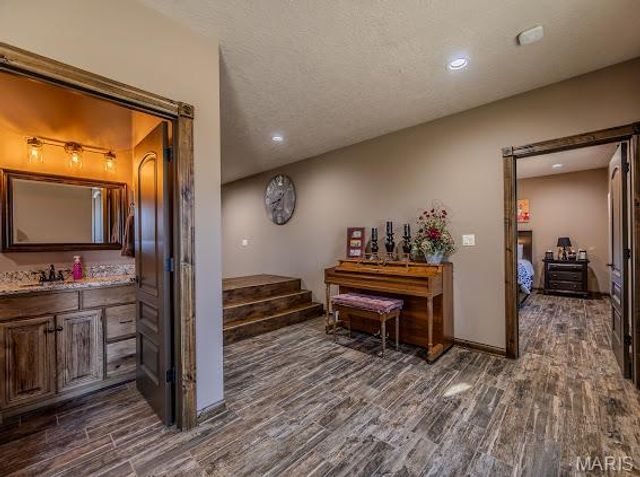 23900 Emerson Road, Lebanon, MO 65536