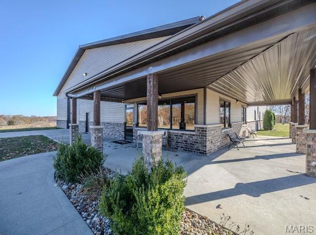 23900 Emerson Road, Lebanon, MO 65536