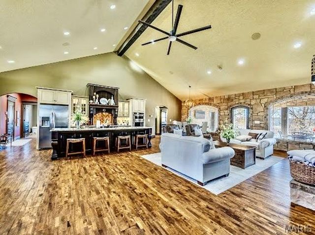 23900 Emerson Road, Lebanon, MO 65536