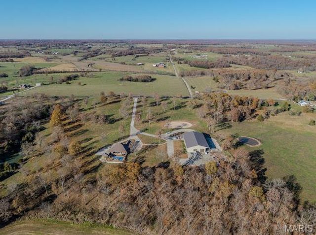 23900 Emerson Road, Lebanon, MO 65536