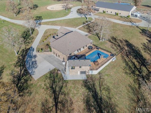 23900 Emerson Road, Lebanon, MO 65536