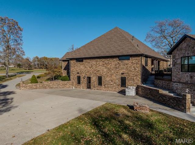 23900 Emerson Road, Lebanon, MO 65536