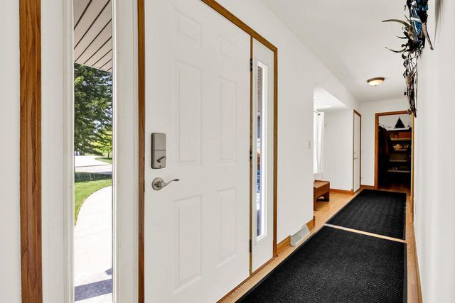 W204S8194 Pasadena DRIVE, Muskego, WI 53150