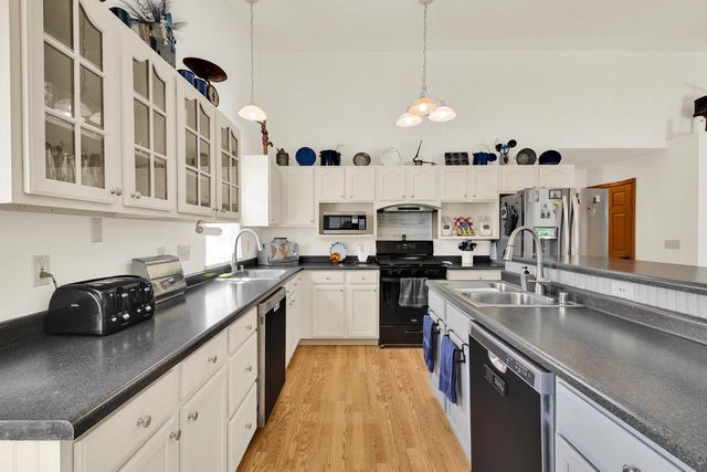 W204S8194 Pasadena DRIVE, Muskego, WI 53150