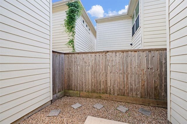 5951 S Loop E 55, Houston, TX 77033