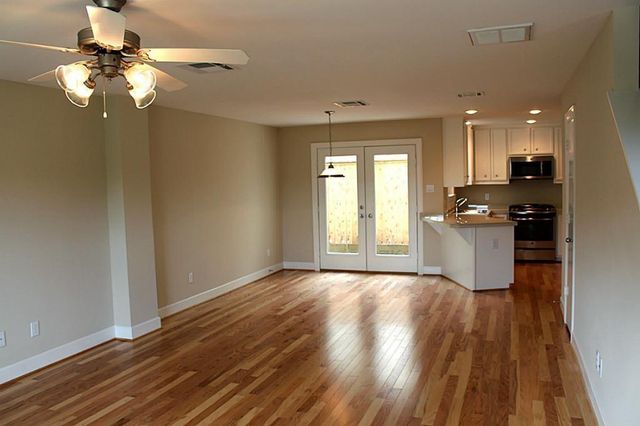 5951 S Loop E 55, Houston, TX 77033