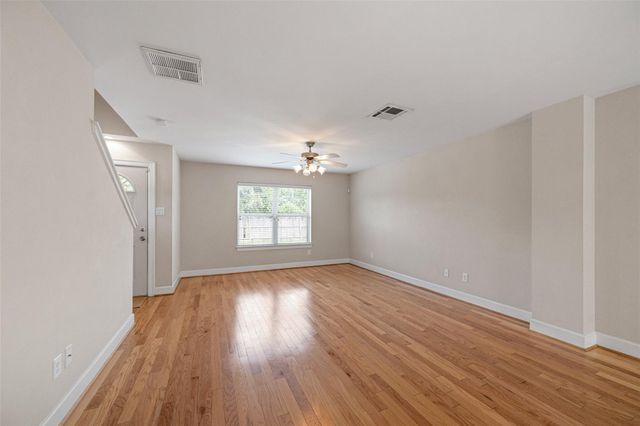 5951 S Loop E 55, Houston, TX 77033