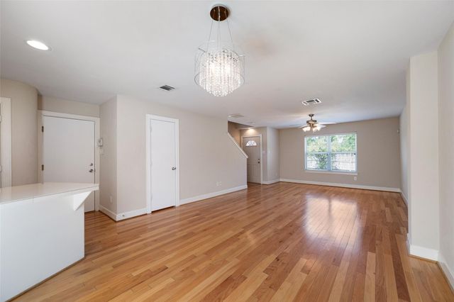 5951 S Loop E 55, Houston, TX 77033