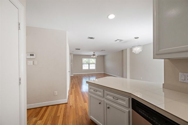 5951 S Loop E 55, Houston, TX 77033