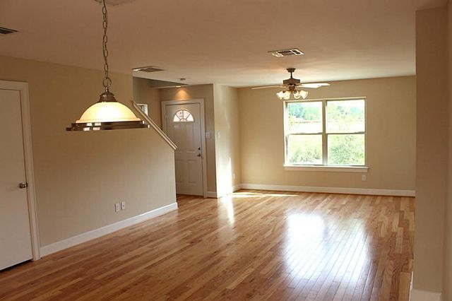 5951 S Loop E 55, Houston, TX 77033