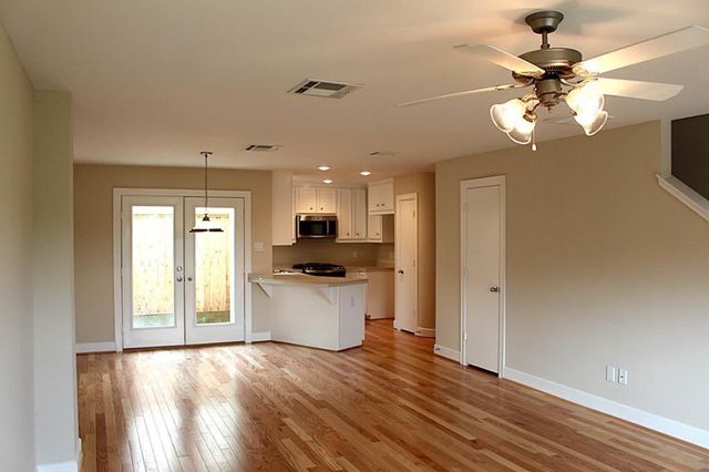 5951 S Loop E 55, Houston, TX 77033