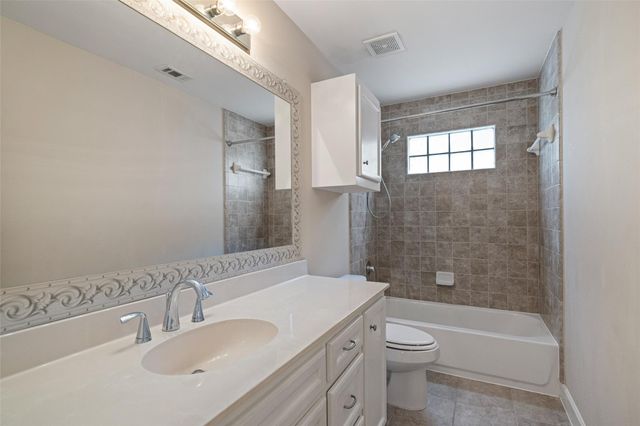 5951 S Loop E 55, Houston, TX 77033