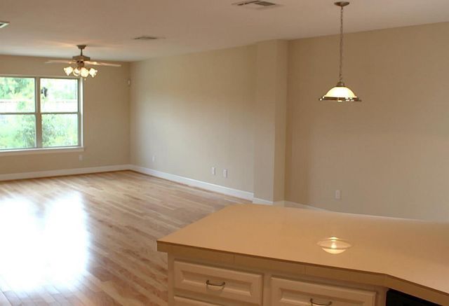 5951 S Loop E 55, Houston, TX 77033