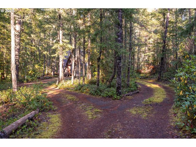 76195 E ROAD 28, Rhododendron, OR 97049