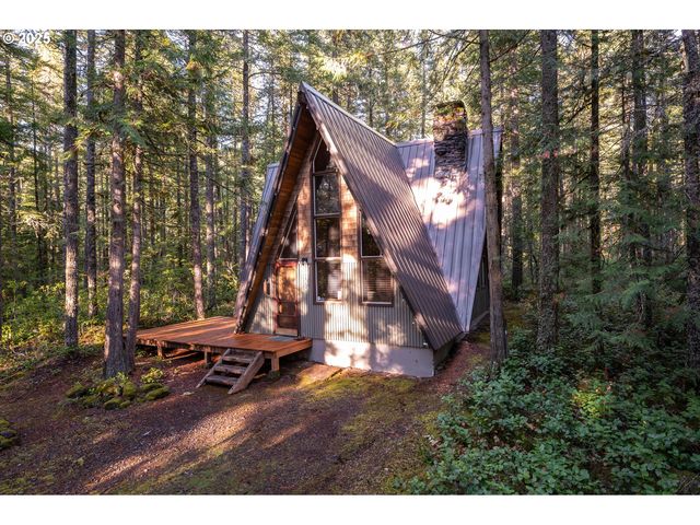 76195 E ROAD 28, Rhododendron, OR 97049