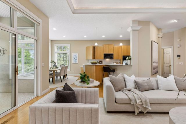 10586 Estate Drive, Eden Prairie, MN 55347