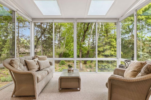 10586 Estate Drive, Eden Prairie, MN 55347