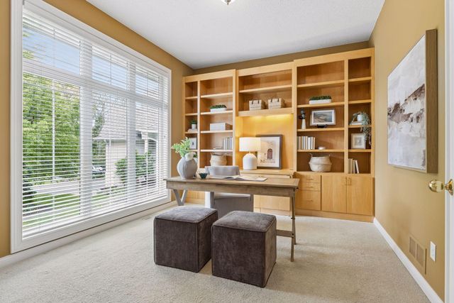 10586 Estate Drive, Eden Prairie, MN 55347