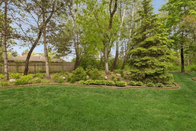 10586 Estate Drive, Eden Prairie, MN 55347