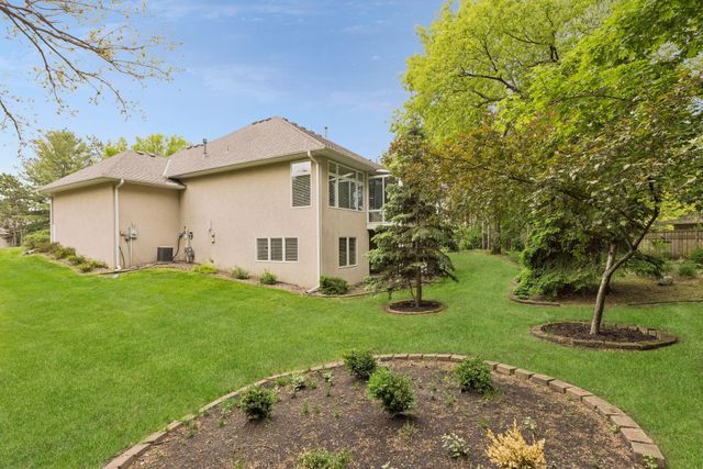 10586 Estate Drive, Eden Prairie, MN 55347