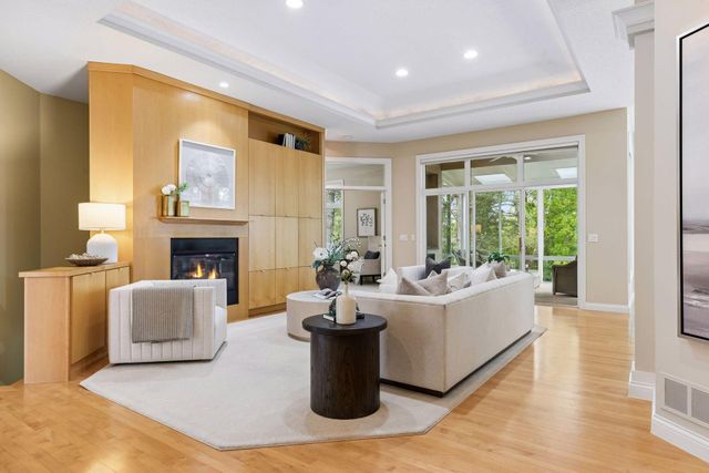 10586 Estate Drive, Eden Prairie, MN 55347