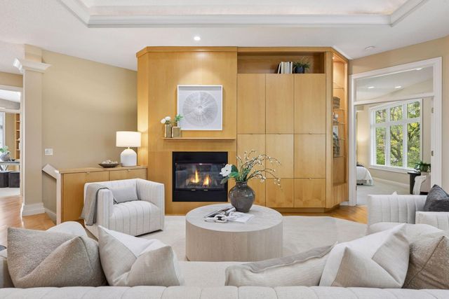 10586 Estate Drive, Eden Prairie, MN 55347