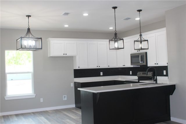112 S VASQUEZ, Orange Grove, TX 78372