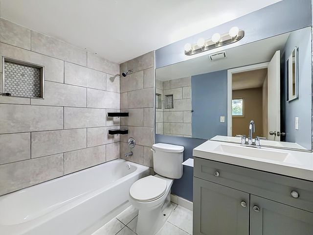 207 TROPIC ISLE Drive 1130, Delray Beach, FL 33483