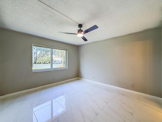 207 TROPIC ISLE Drive 1130, Delray Beach, FL 33483