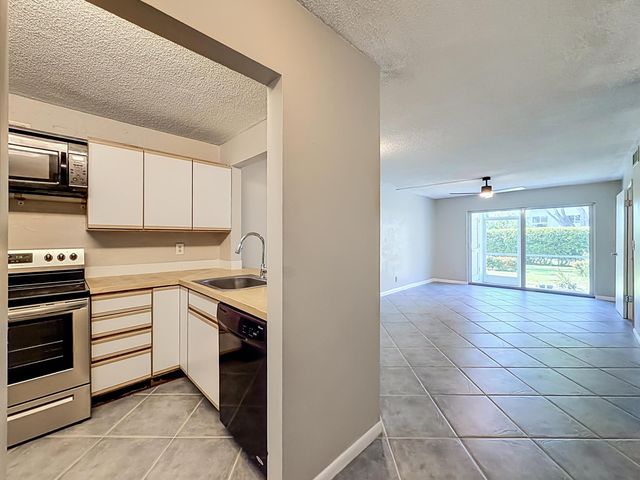207 TROPIC ISLE Drive 1130, Delray Beach, FL 33483