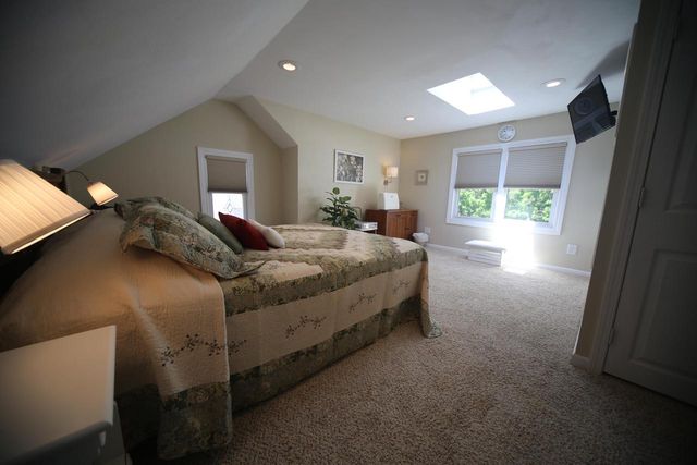 305 North AVENUE, Hartland, WI 53029