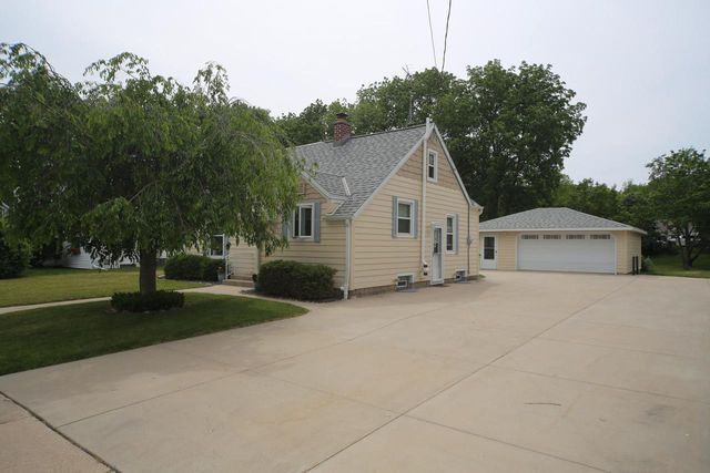305 North AVENUE, Hartland, WI 53029