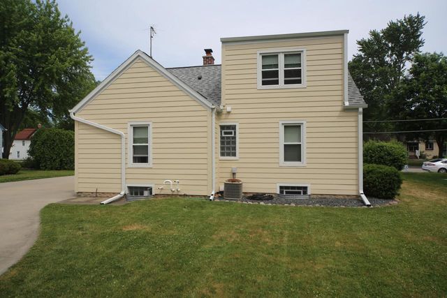 305 North AVENUE, Hartland, WI 53029